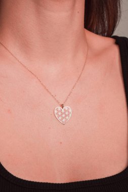 Kalın ve Zarif Elmas ve Altın İfade Parçaları