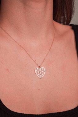 Kalın ve Zarif Elmas ve Altın İfade Parçaları