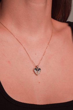 Kalın ve Zarif Elmas ve Altın İfade Parçaları