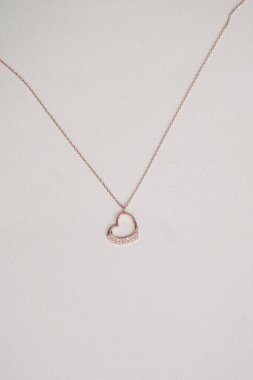 Kalın ve Zarif Elmas ve Altın İfade Parçaları