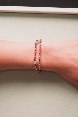 Kalın ve Zarif Elmas ve Altın İfade Parçaları