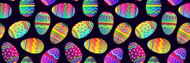 Koyu arkaplanda parlak neon paskalya yumurtaları ve parlak bahar tatili süsleme sanatıyla kusursuz desen.