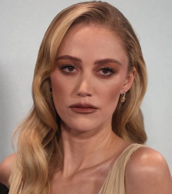 Maika Monroe 69. BFI Londra Film Festivali 'ndeki Kahraman Kapanış Gecesi Galasına katıldı.
