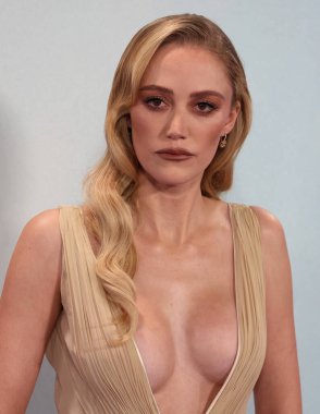 Maika Monroe 69. BFI Londra Film Festivali 'ndeki Kahraman Kapanış Gecesi Galasına katıldı.