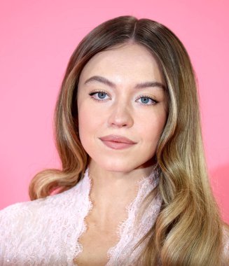 Sydney Sweeney, 17 Ekim 2025 'te İngiltere' nin başkenti Londra 'daki The Royal Festival Hall' da düzenlenen 69..