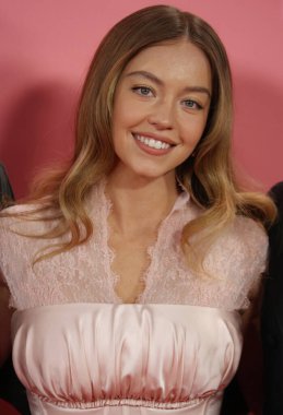 Sydney Sweeney, 17 Ekim 2025 'te İngiltere' nin başkenti Londra 'daki The Royal Festival Hall' da düzenlenen 69..