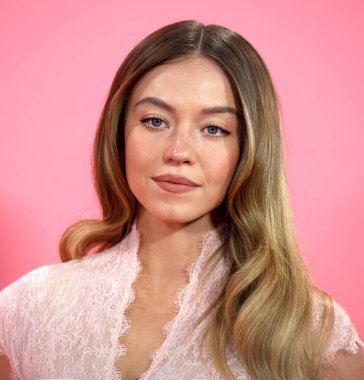 Sydney Sweeney, 17 Ekim 2025 'te İngiltere' nin başkenti Londra 'daki The Royal Festival Hall' da düzenlenen 69..