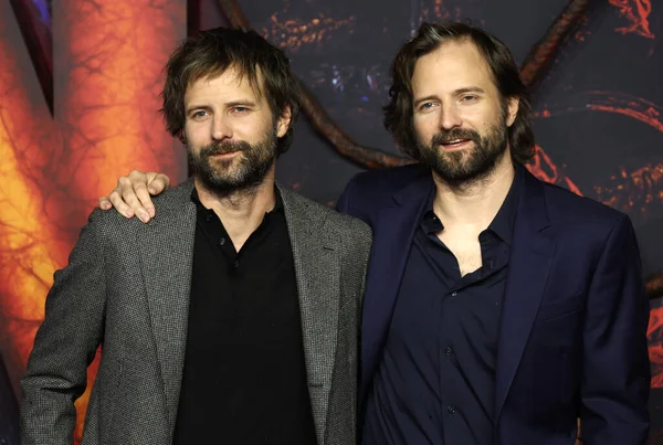 Ross Duffer ve Matt Duffer, 13 Kasım 2025 'te Londra' daki Odeon Luxe Leicester Meydanı 'nda düzenlenen Yabancı Şeyler 5 İngiltere Özel Gösterimi' ne katıldılar..