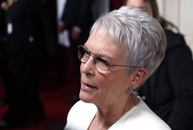 Jamie Lee Curtis 24 Kasım 2025 'te Londra' daki Picture House Central 'daki Ella McCay UK özel gösterimine katılıyor..