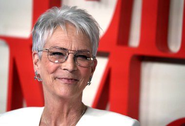 Jamie Lee Curtis 24 Kasım 2025 'te Londra' daki Picture House Central 'daki Ella McCay UK özel gösterimine katılıyor..