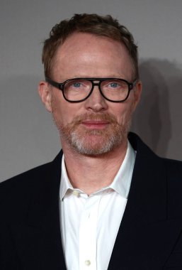 Paul Bettany, 2 Aralık 2025 tarihinde Londra, İngiltere 'de bulunan Odeon Luxe Leicester Meydanı' nda Amadeus 'un dünya prömiyerine katılır..