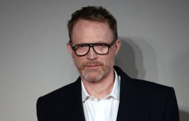 Paul Bettany, 2 Aralık 2025 tarihinde Londra, İngiltere 'de bulunan Odeon Luxe Leicester Meydanı' nda Amadeus 'un dünya prömiyerine katılır..