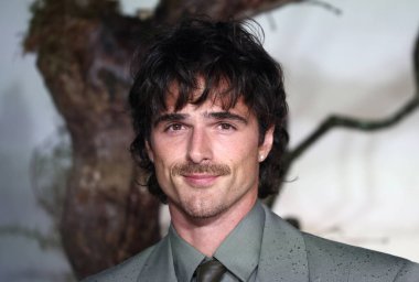 Jacob Elordi, İngiltere 'deki Uğultulu Tepeler İngiltere prömiyerine 5 Şubat 2026' da Londra 'da Odeon Luxe Leicester Meydanı' nda katılır..