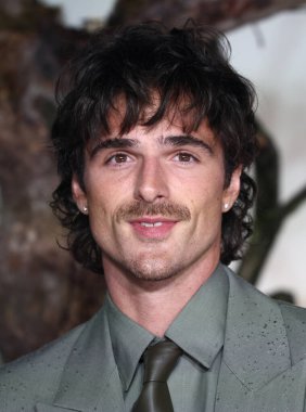 Jacob Elordi, İngiltere 'deki Uğultulu Tepeler İngiltere prömiyerine 5 Şubat 2026' da Londra 'da Odeon Luxe Leicester Meydanı' nda katılır..