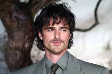 Jacob Elordi, İngiltere 'deki Uğultulu Tepeler İngiltere prömiyerine 5 Şubat 2026' da Londra 'da Odeon Luxe Leicester Meydanı' nda katılır..