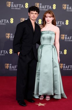 Noah Jupe ve Sadie Sink 22 Şubat 2026 'da Londra, İngiltere' deki The Royal Festival Hall 'da düzenlenen 2026 EE BAFTA Film Ödülleri' ne katıldılar..