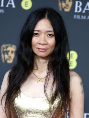 Chloe Zhao, 22 Şubat 2026 'da Londra' daki The Royal Festival Hall 'da 2026 EE BAFTA Film Ödülleri' ne katılır..