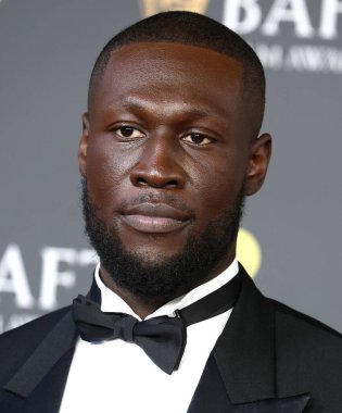 Stormzy, 22 Şubat 2026 'da Londra' daki The Royal Festival Hall 'da 2026 EE BAFTA Film Ödülleri' ne katılır..