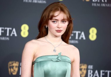 Sadie Sink, 22 Şubat 2026 'da Londra' da Royal Festival Hall 'da 2026 EE BAFTA Film Ödülleri' ne katılmıştır..