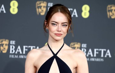 Emma Stone 22 Şubat 2026 'da Londra' da Royal Festival Hall 'da 2026 EE BAFTA Film Ödülleri' ne katılmıştır..
