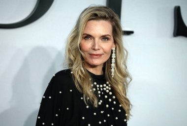 Michelle Pfeiffer, İngiltere 'nin başkenti Londra' da bulunan Sinema Dünyası Leicester Meydanı 'ndaki Madison UK prömiyerine katılır..