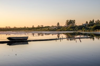 göl günbatımı, eski bir balıkçı köprü