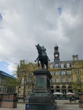 Civic Pride: Leeds Şehir Meydanı 'ndaki Binicilik Anıtı