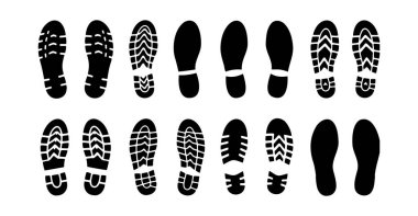 Farklı siyah ayakkabı ve bot izleri temiz beyaz bir arkaplanda detaylı taban şekilleri ve katı siluetler gösteriyor. Adli bilim, kanıt ya da ayakkabı tasarımı kavramları için ideal.