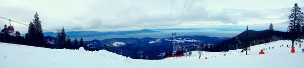 Panorama de pistas de esquí —  Fotos de Stock