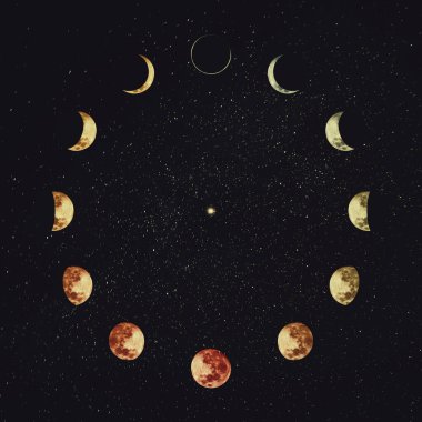 Ay evreleri yıldızlı gece gökyüzü arkaplanının üzerinde. Astronomi ve astroloji kavramsal sahne. Esrarengiz sihirli gök işaretleri, ay takvimi, 12 aylık sembol, ya da minimalist saat şekli yörünge