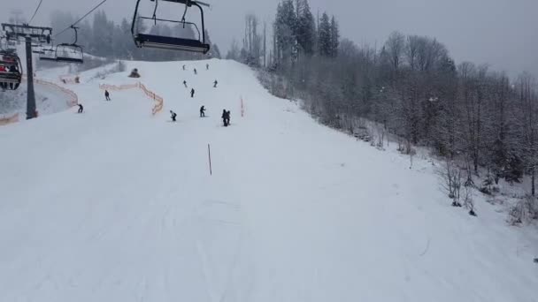 Les Skieurs Sur Piste Enneigée Station Ski Bukovel Dans Les — Video