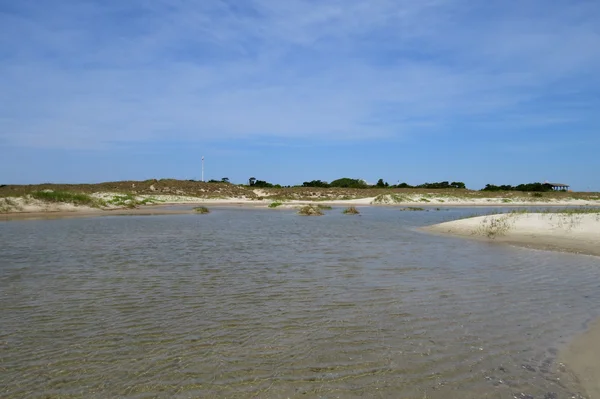 Zandduinen en tij zwembad bij Fort Macon — Stockfoto