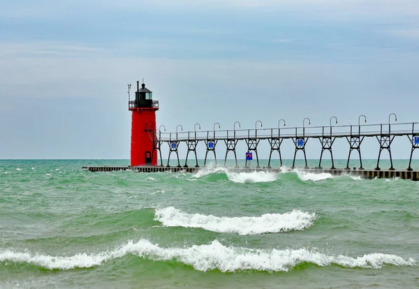 Farol South Haven Dia Ventoso Com Ondas Spray — Fotografia de Stock