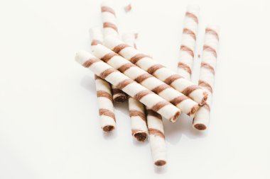 üzerinde bir ışık ayna arka plan doldurarak fıstıklı rulo gofret