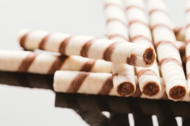 bir yansıtılmış arka plan closeup doldurma fıstıklı Rulo Gofret