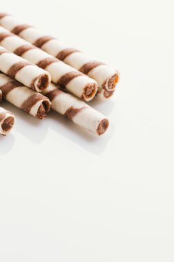 üzerinde bir ışık ayna arka plan doldurarak fıstıklı rulo gofret