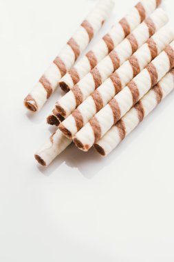 üzerinde bir ışık ayna arka plan doldurarak fıstıklı rulo gofret