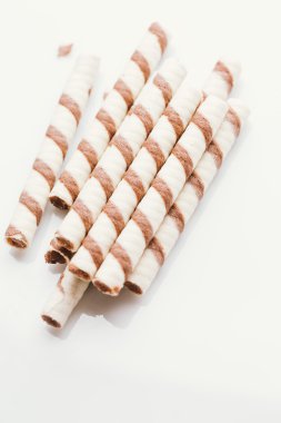 üzerinde bir ışık ayna arka plan doldurarak fıstıklı rulo gofret