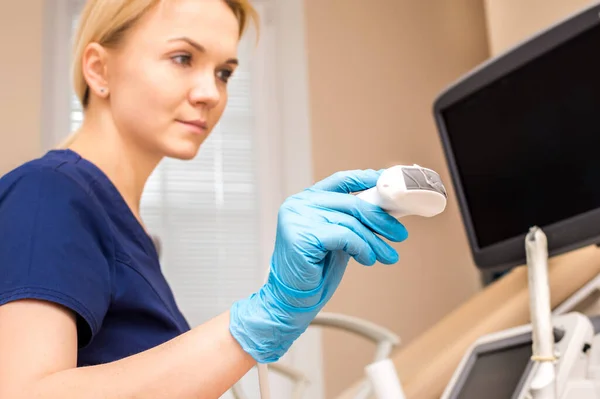 Gynecologist Makes Ultrasound Pelvic Organs Female Doctor Holding Sensor Her — Stock Photo, Image