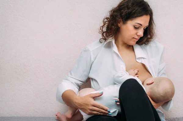 Primer Plano Bebé Chupando Pecho Madre Lactancia Materna — Foto de Stock