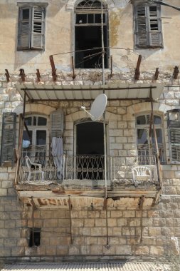 Halep Suriye 'de cephe, pencere ve panjurlar.