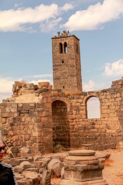 Roma hamamlarının kalıntıları bazalt sütunlar. Bu site UNESCO Dünya Mirasları Listesinde yer alıyor