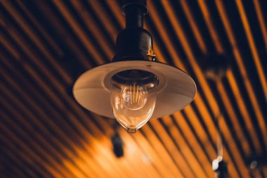 Sıcak Ortam Işıklı Samimi Lamba. Yüksek kaliteli yatay fotoğraf