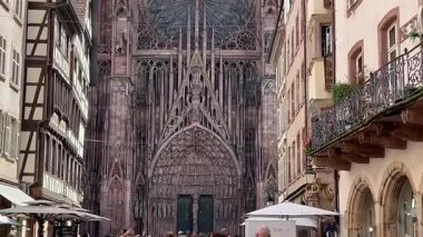 Strasbourg Leydisi 'nin Gotik Katedrali' nin detayları. Strasbourg Leydisi Katedrali 'nin Gotik mimari ayrıntıları. 