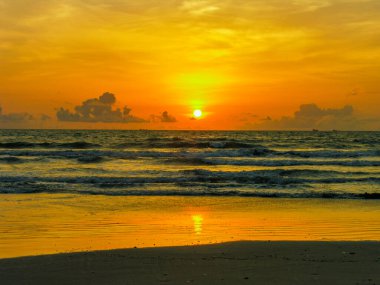 Tannir Bavi sahilinde gün batımı, Mangalore, Hindistan