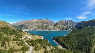 Lac du Chevril, Tignes, Savoy, Auvergne-Rhone-Alpes, Fransa, Avrupa 'nın panoramik görüntüsü.   