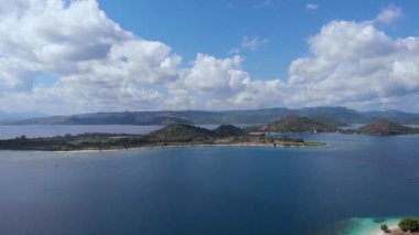Ada Gili Layar 'dan Gili Gede' ye, Lombok 'a, Endonezya' ya, Güneydoğu Asya 'dan Gili Layar' dan Gili Gede 'ye, Endonezya' ya.