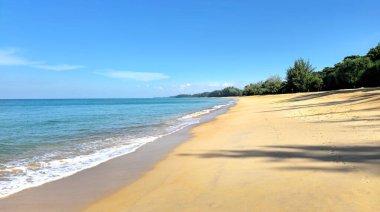 Gök mavisi okyanuslu Mai Khao Sahili, Andaman Denizi, Phuket Adası, Tayland