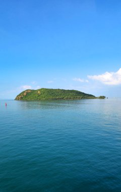 Ko Tae Nai adası, Ko Pha-Ngan Adası yakınlarında sakin mavi okyanusla çevrilidir..