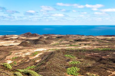 Volkanik arazide yürüyüş izleri, Ada de Lobos, Kanarya Adaları, İspanya, Avrupa.